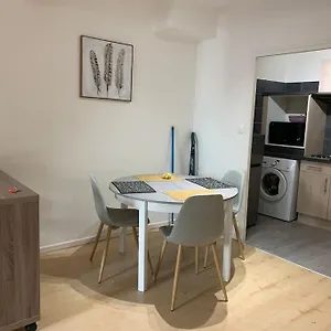 : Beau Studio, Proche Du Chateau Appartement Aubenas